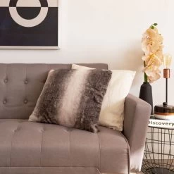 COJÍN QUEZAL POLIÉSTER 45CM -Tienda De Decoración cojin quezal gris 45cm 2