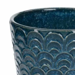 MACETERO VARUNA PORCELANA 17X15CM -Tienda De Decoración macetero varuna escamas 3col 5