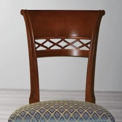 Silla Clásica De Madera De Haya Con Respaldo Decorado Y Tela - Milissa -Tienda De Decoración sedia classica in legno di faggio schienale decorato e tessuto milissa 1