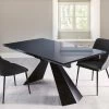 Mesa De Comedor De Vidrio Pulido Y Metal Extensible Hasta 250 Cm - Ezechiele -Tienda De Decoración tavolo da pranzo in vetro lucido e metallo allungabile fino a 250 cm ezechiele